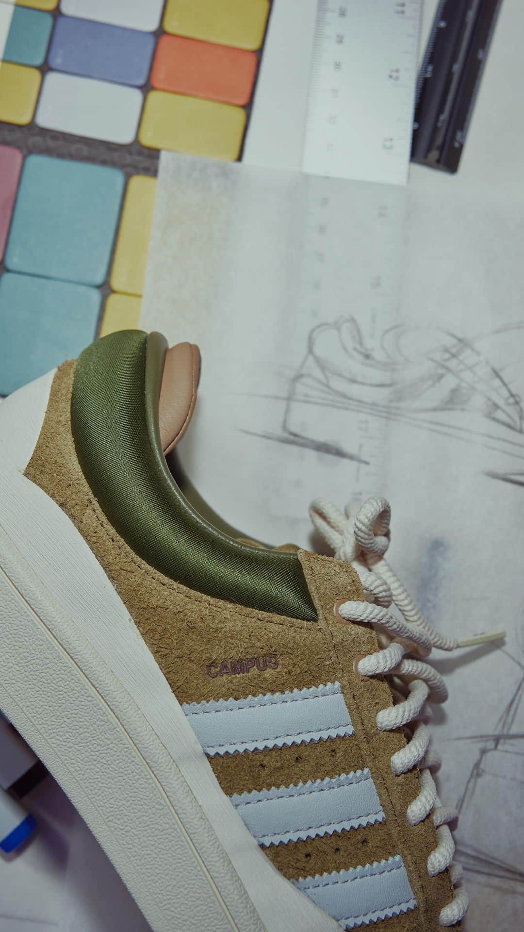 adidas Originalsのインスタグラム：「La inspiración detrás de Bad Bunny Campus Wild Moss.   El Director de Diseño de adidas, @rafa_mayorga, se sienta con el Director Creativo de @badbunnypr, @janthonyoliveras, para hablar sobre el trabajo que se llevó a cabo para dar vida a esta ultima colaboración.    La rifa ya está abierta en CONFIRMED - enlace en bio. #adidasxbadbunny」