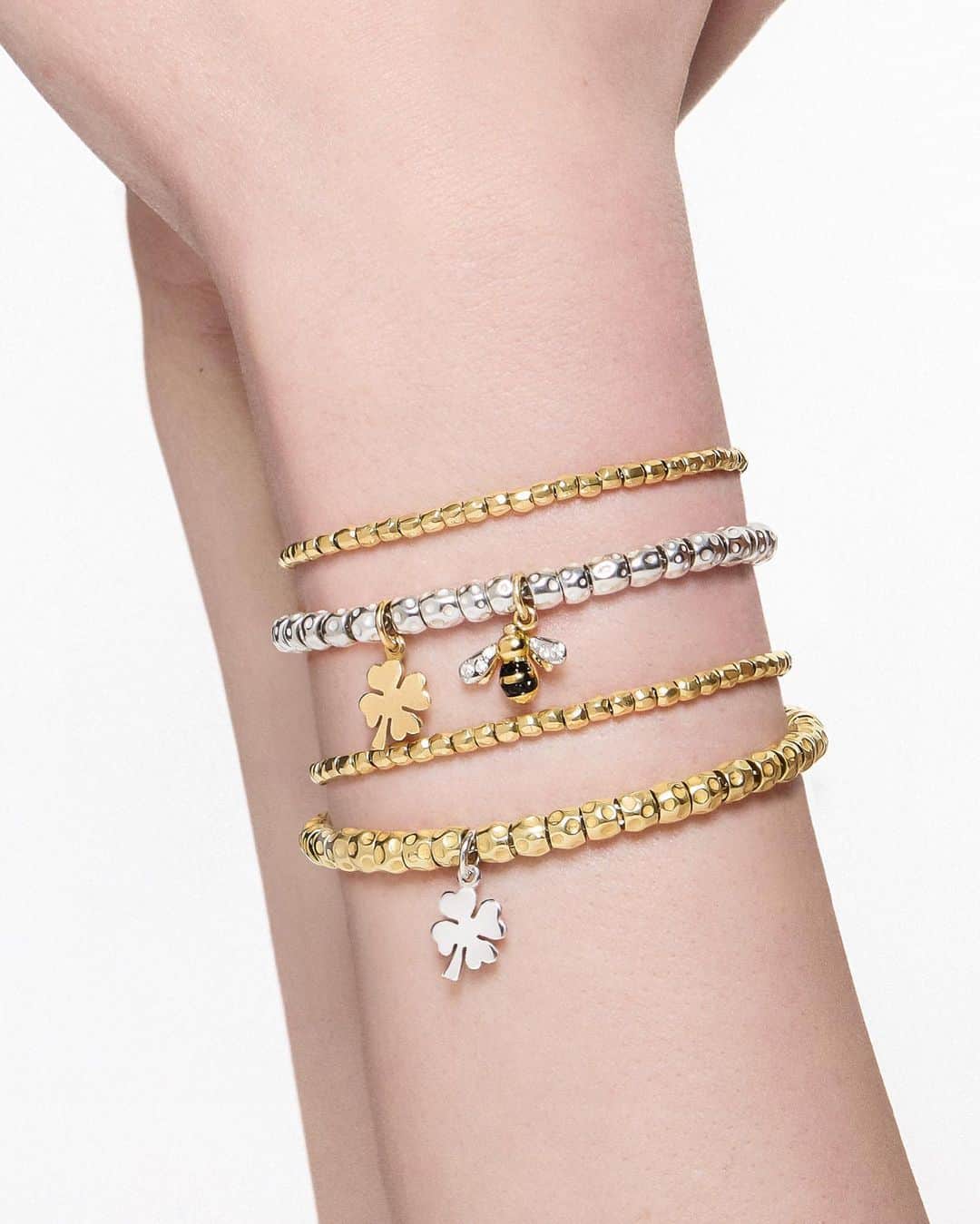 ドドさんのインスタグラム写真 - (ドドInstagram)「Perfect to stack or personalize, Granelli grows its shining collection with new silver and yellow gold rings.  #DODoJewels #DoDoGranelli #DoDoCharms」4月25日 1時12分 - dodojewels