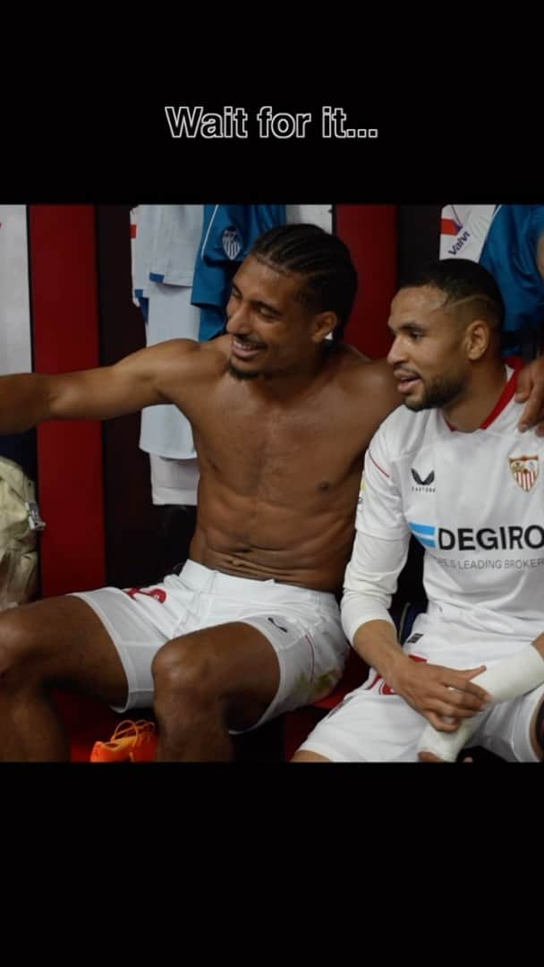 セビージャFCのインスタグラム：「El recuerdo de Badé con su amigo y goleador Youssef 📸 😂  #WeareSevilla #NuncaTeRindas」