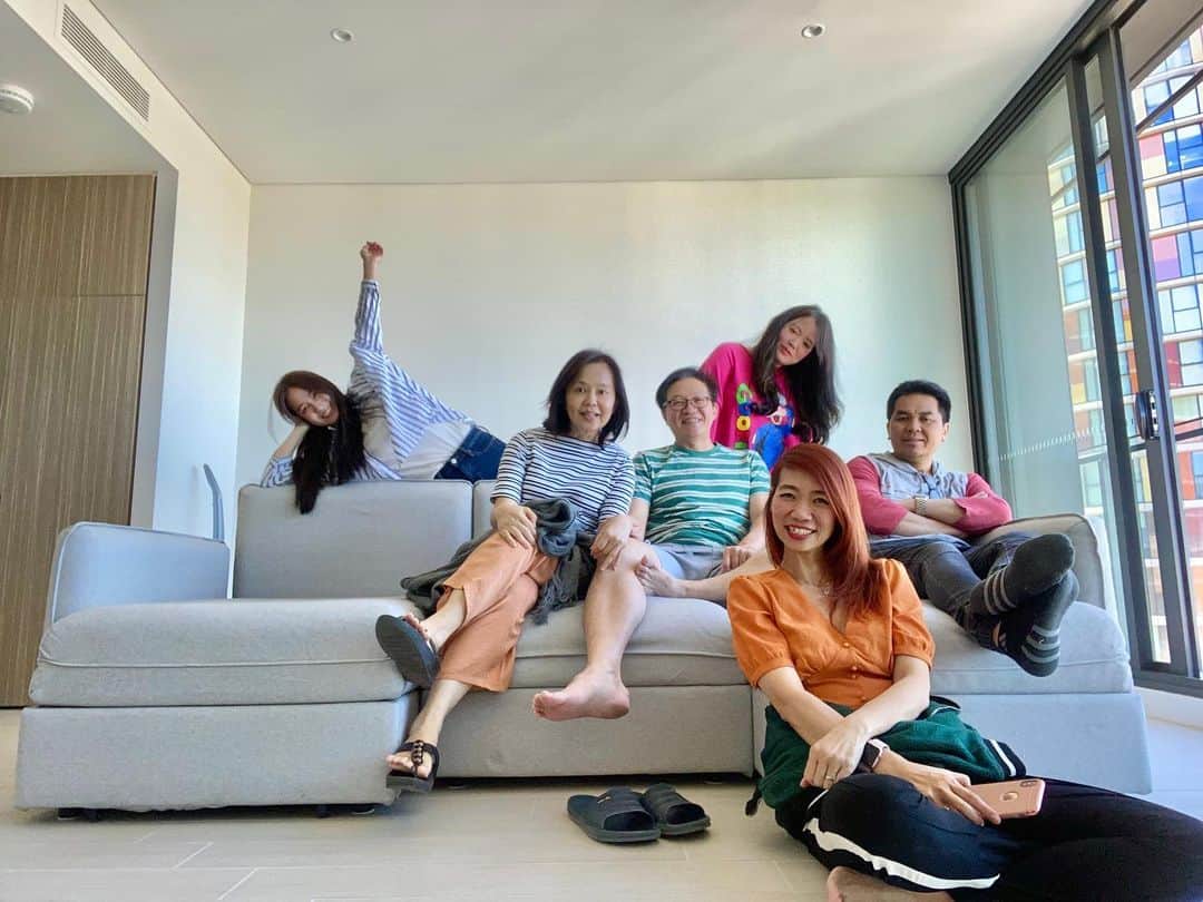 PIMTHAのインスタグラム：「And yes we bought a room here in Sydney! 🇦🇺 ย้อนไปเมื่อ 4 ปีที่แล้ว ได้แอบซุ่มทำงานเก็บเงินจนซื้อห้องเล็กๆห้องนึงที่ซิดนีย์ได้ฮะ ขอขอบคุณทุกๆคนที่เป็นกำลังใจที่สำคัญมากๆ 💛🫠🫶🏻ผ่านมา 3 ปีตั้งแต่ซื้อมา ได้ไปนอนสักครั้งแล้วนะ ต่อจากนี้อาจจะปล่อยเช่า หรือขายต่อฮะ55555 อ่ะ ใครยังไม่ได้ดู room tour ep.1 มาแล้วน้าาา กด youtube ThitiThaniChannel โลดดด 🌟」