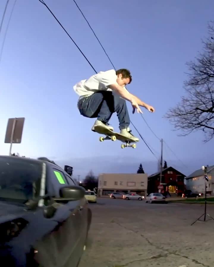 スラッシャーのインスタグラム：「👉🏾 @tylerjbledsoe & the @cals_pharmacy crew as seen in ‘LAND’ 📺 Now playing on the Thrasher site 📡」