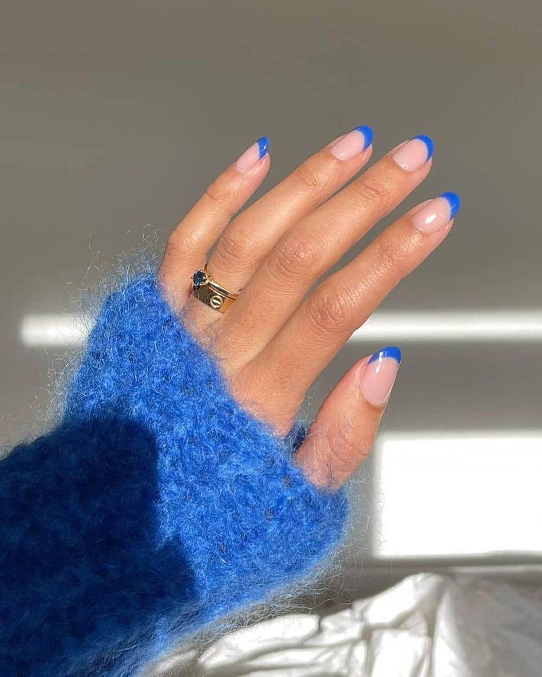 WHO WHAT WEARさんのインスタグラム写真 - (WHO WHAT WEARInstagram)「~French mani awareness post~ From colorful tips to playful designs, we've rounded up the fashion-girl approved ways to revamp the beloved french mani at the link in bio.  photos: @overglowedit @laurencrowe88 @nailsbyzola @amaka.hamelijnck @thehangedit」4月25日 1時25分 - whowhatwear