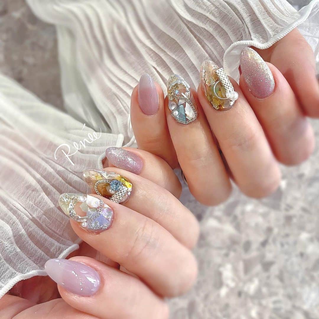 ネイルサロンレネのインスタグラム：「@renee_maiokmt.1030  ネイリストのお客様💅❤︎  マグネットは @dnagel_spacenail  @spacenail_fleurir  star magnet gel SM-6🏳️‍⚧️🎀🤍  @rrieenee 埜藤さんのデザインから✨ ありがとうございます☺️🙏💕  Renée公式LINE ───────  【@bos7903t】←※@から入力🔍  メニューに迷った方やご相談は LINEにて受け付けております。  リピート率95% TV.メディア出演 スタッフ全員資格保持者 カラー300種類以上 パーツ1000種類以上 雑誌掲載デザイン多数  ▫︎ Renée 梅田店 2023年1月18日(水) 📢拡張リニューアルオープン！📢  【open-cloes】10:00-20:00 【定休日】不定休 【add】530-0027 大阪府大阪市北区堂山町1-2 R&Eビル3階  ▶︎▶︎▶︎初回クーポンご利用頂けます ￣￣￣￣￣￣￣￣￣￣￣￣￣￣￣￣ ご予約はプロフィールTOPのリンク内 URLをご利用下さい。  #nail#nails#gelnails#nailart#ネイル#ジェルネイル#美甲#네일#젤네일#nailsalonrenee#ネイルサロンレネ #大阪ネイルサロン#梅田ネイルサロン#ビジューネイル#おしゃれネイル#お洒落ネイル#シンプルネイル#きれいめネイル#大人ネイル#上品ネイル#ナチュラルネイル#ヌーディネイル#ちゅるんネイル #シェルネイル #ニュアンスネイル #nuancenail #ニュアンスネイルデザイン #大理石ネイル #ピンクネイル #pinknails」