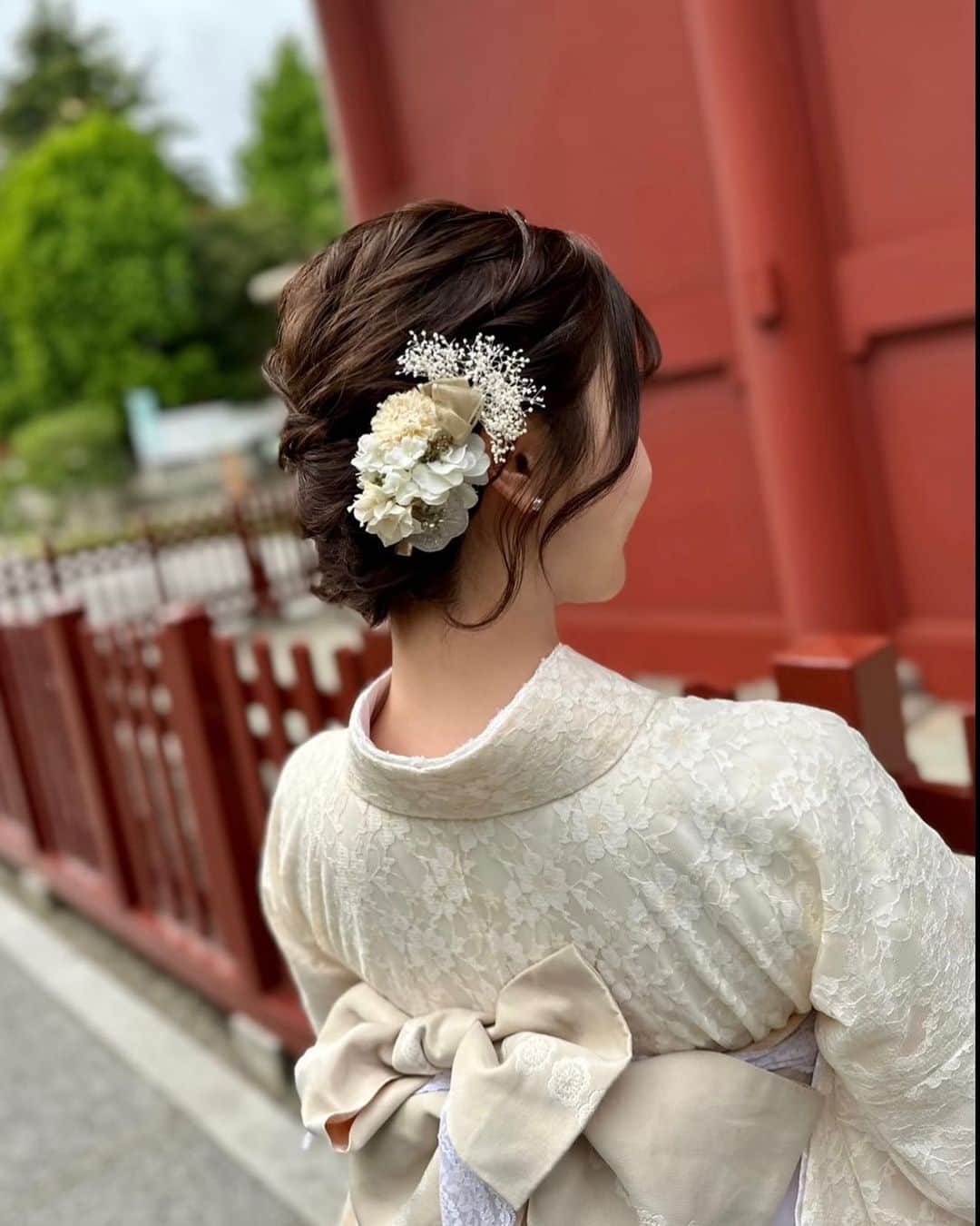 木南美々のインスタグラム：「⁡ ⁡ この間レースの着物を着て女子旅してきました♡ 髪が短いのでアップヘアはむりかなと思ったけど なんとかまとめてもらえました٩( ´ω` )و  iPhoneのポートレートモードを覚えてからは いろんな写真を撮るのが楽しいです！✨✨ ⁡ ご飯とかも綺麗に撮れるから楽しくて つい作りすぎちゃって食べすぎてしまい 体が結構むちむちしてきちゃったり(｡･ө･｡)笑  わたしは物を上手に撮るのも大変なのにって、 カメラを扱ってる方を あらためて尊敬するこの頃でした(՞ ܸ. .ܸ՞)︎♡ ⁡ #グラドル #グラビア #グラビアアイドル #グラドル自画撮り部 #水着 #撮影会 #bikini #bikinigirl #japanesegirl」