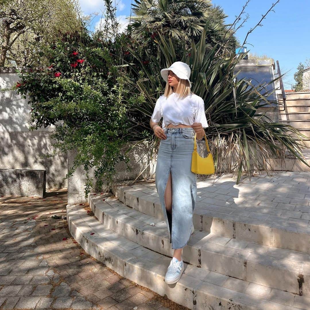 のインスタグラム：「The perfect trainer for spring/ summer ☀️⁠ Styled by @luanagrelett ⁠ ⁠ Shop now at Gola.co.uk⁠ 🔎 style: Topspin⁠」