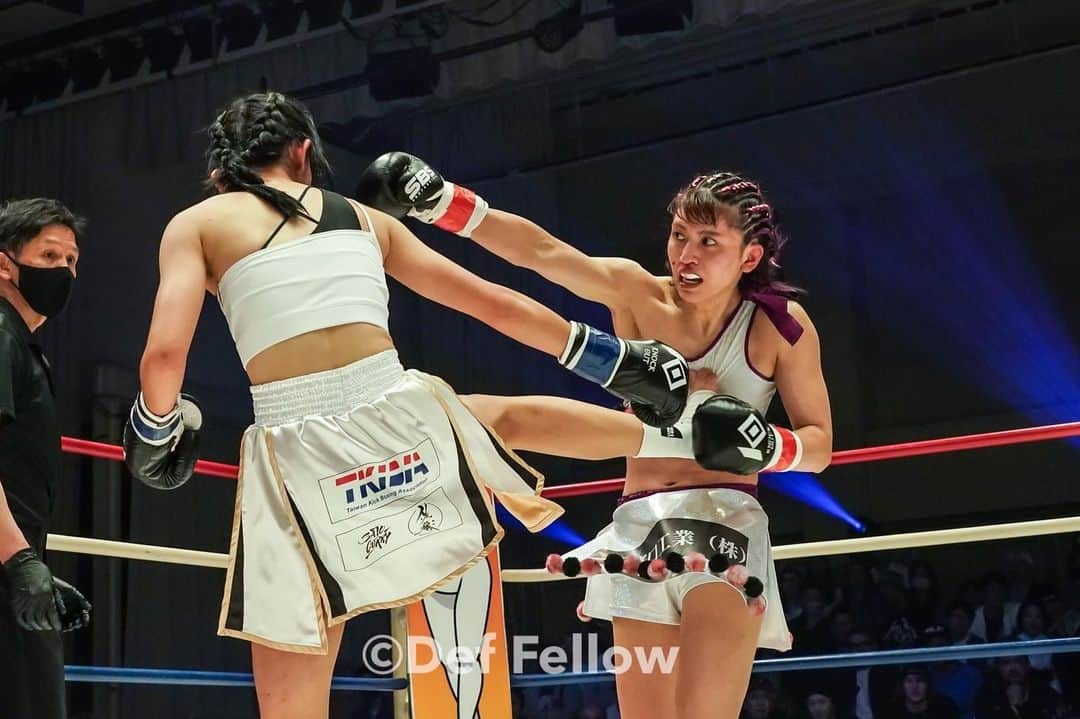 ぱんちゃん璃奈さんのインスタグラム写真 - (ぱんちゃん璃奈Instagram)「試合の写真が届きました。 この2日間色々悩みましたが 今日から切り替えて練習頑張ります。もっと強くなります。 諦めません。  #ぱんちゃん璃奈  #panchanrina  #knockoutkb #キックボクシング女子 #試合 #筋肉女子 #闘う女」4月25日 1時45分 - panchanrina
