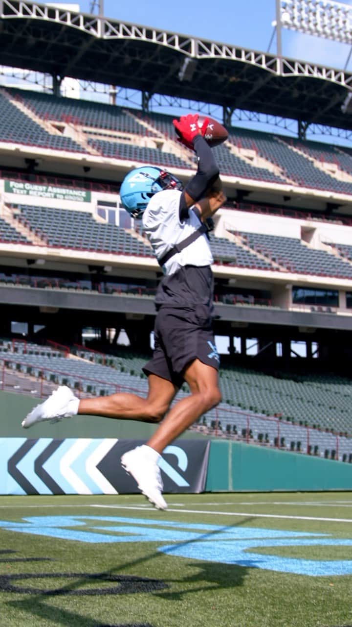Under Armourのインスタグラム：「Practice makes progress.   #XFL | #UnderArmour | #UAFootball」