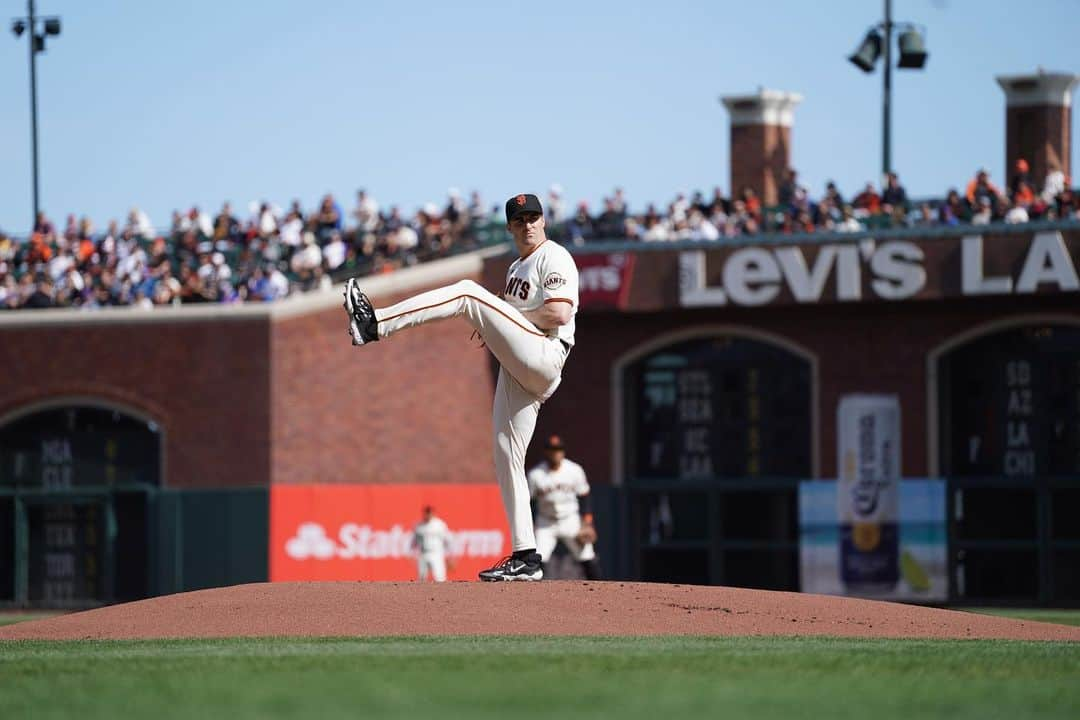 ロス・ストリップリングのインスタグラム：「Giants home cream jerseys 💯 #SFGiants」