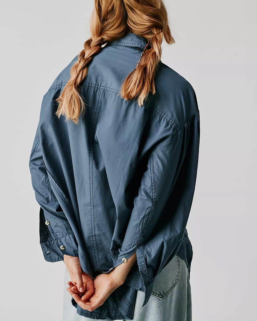 freepeopleのインスタグラム：「The Happy Hour Solid Poplin Top = the perfect Monday shirt. Link in bio.」