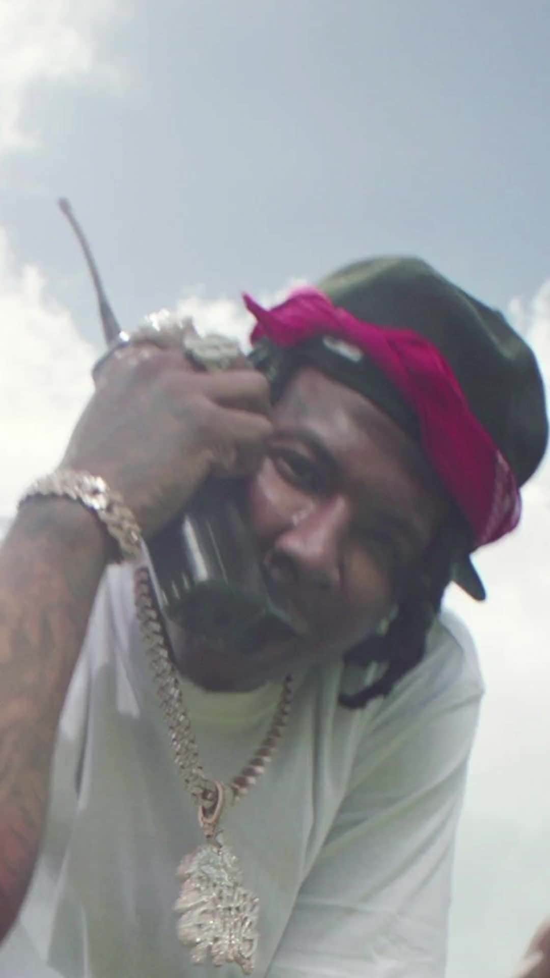 のインスタグラム：「Memphis rapper @moneybaggyo straight flexes in his lavish video for "Motion God." Give it watch now!  ⠀⠀⠀⠀⠀⠀⠀⠀⠀ ▶️ [Link in bio]」