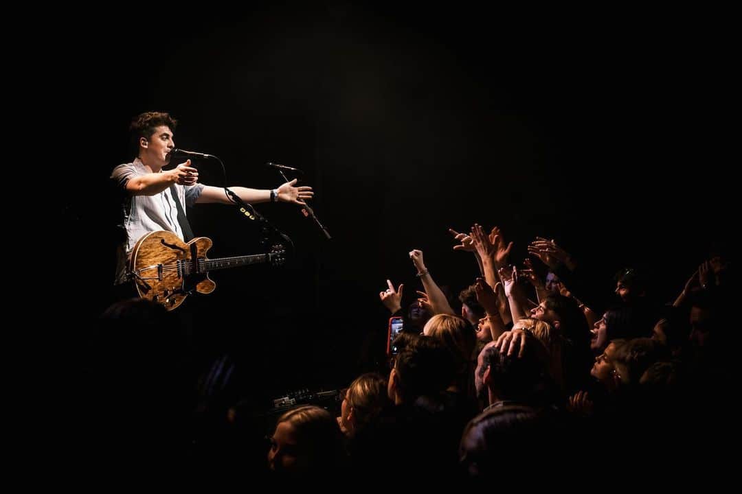 サーカ・ウェーヴスのインスタグラム：「We love ya!   📸 @graemeb79」
