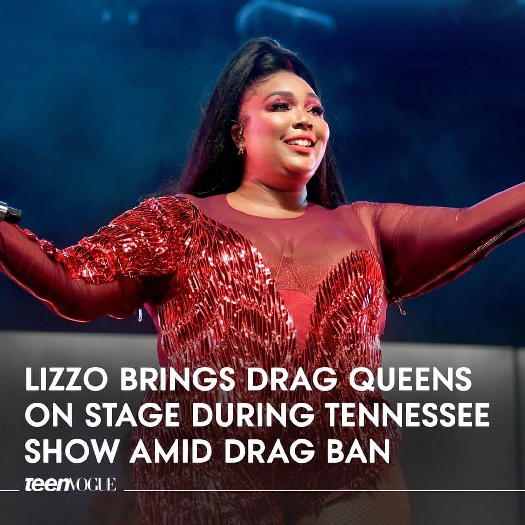 のインスタグラム：「ICYMI, #Lizzo made a powerful statement in support of drag queens as she kicked off the second leg of her tour in Tennessee. The multi-hyphenate brought out multiple drag queens on stage, a little over a month after Tennessee's Governor Bill Lee signed a bill into law to make public drag performances a crime. “Support your drag entertainers!” ❤️ Tap the link in bio to read more.   (📸: Getty Images)」