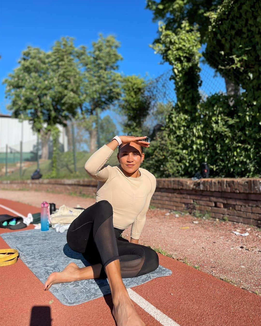 Johanelis HERRERA ABREUさんのインスタグラム写真 - (Johanelis HERRERA ABREUInstagram)「Training camp day one 🫡☀️🤙🏽☕️👻🏃🏽‍♀️🌬️🫧🥝🍝🍖🛴🚖🏟️🛠️🎀🔚  #trainingcamp #rome #italianteam #italiangirls #groupfitness #fitness #fitnessgirl #runlife #relay #biona #mora #cambi #sprinter #springday #nature #love #sport #sunnyday」4月25日 2時25分 - johanelisherrera