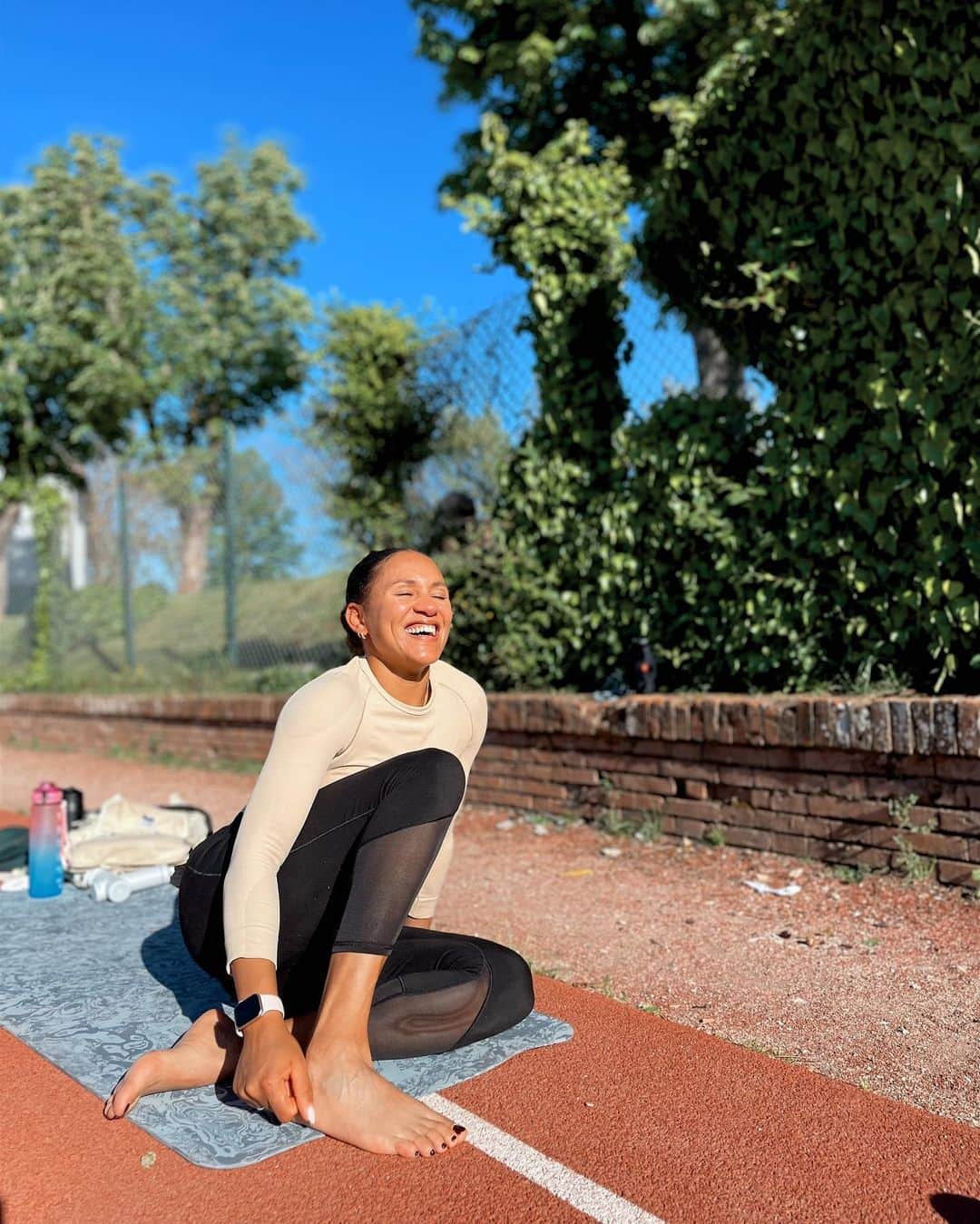 Johanelis HERRERA ABREUさんのインスタグラム写真 - (Johanelis HERRERA ABREUInstagram)「Training camp day one 🫡☀️🤙🏽☕️👻🏃🏽‍♀️🌬️🫧🥝🍝🍖🛴🚖🏟️🛠️🎀🔚  #trainingcamp #rome #italianteam #italiangirls #groupfitness #fitness #fitnessgirl #runlife #relay #biona #mora #cambi #sprinter #springday #nature #love #sport #sunnyday」4月25日 2時25分 - johanelisherrera