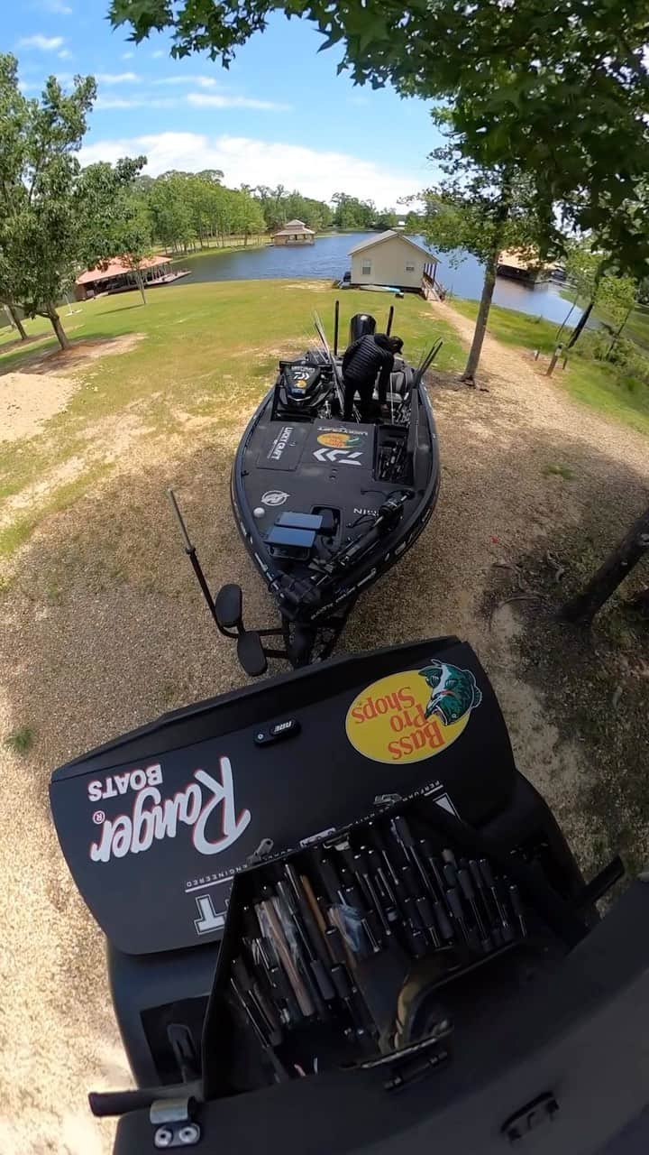 Brent Ehrlerのインスタグラム：「Nice shady spot to get ready for Caney creek! @daiwausa @rangerboats @bassproshops #gopro」