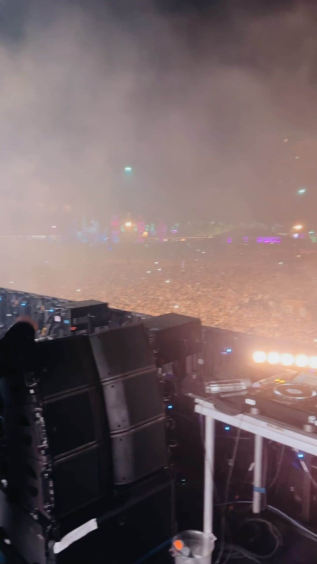 カルヴィン・ハリスのインスタグラム：「Couple of folks knew Outside at Coachella this weekend 😳」