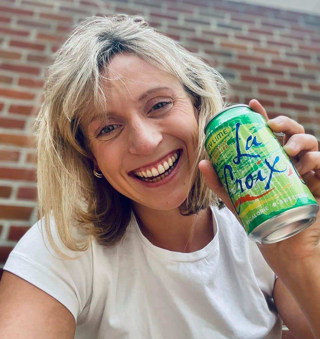 ケイティ・レデッキーのインスタグラム：「Key 🔑 to the week = Key Lime 💚😋 Hope everyone has a ✨sparkling and joyful week ☺️ #LiveLaCroix」