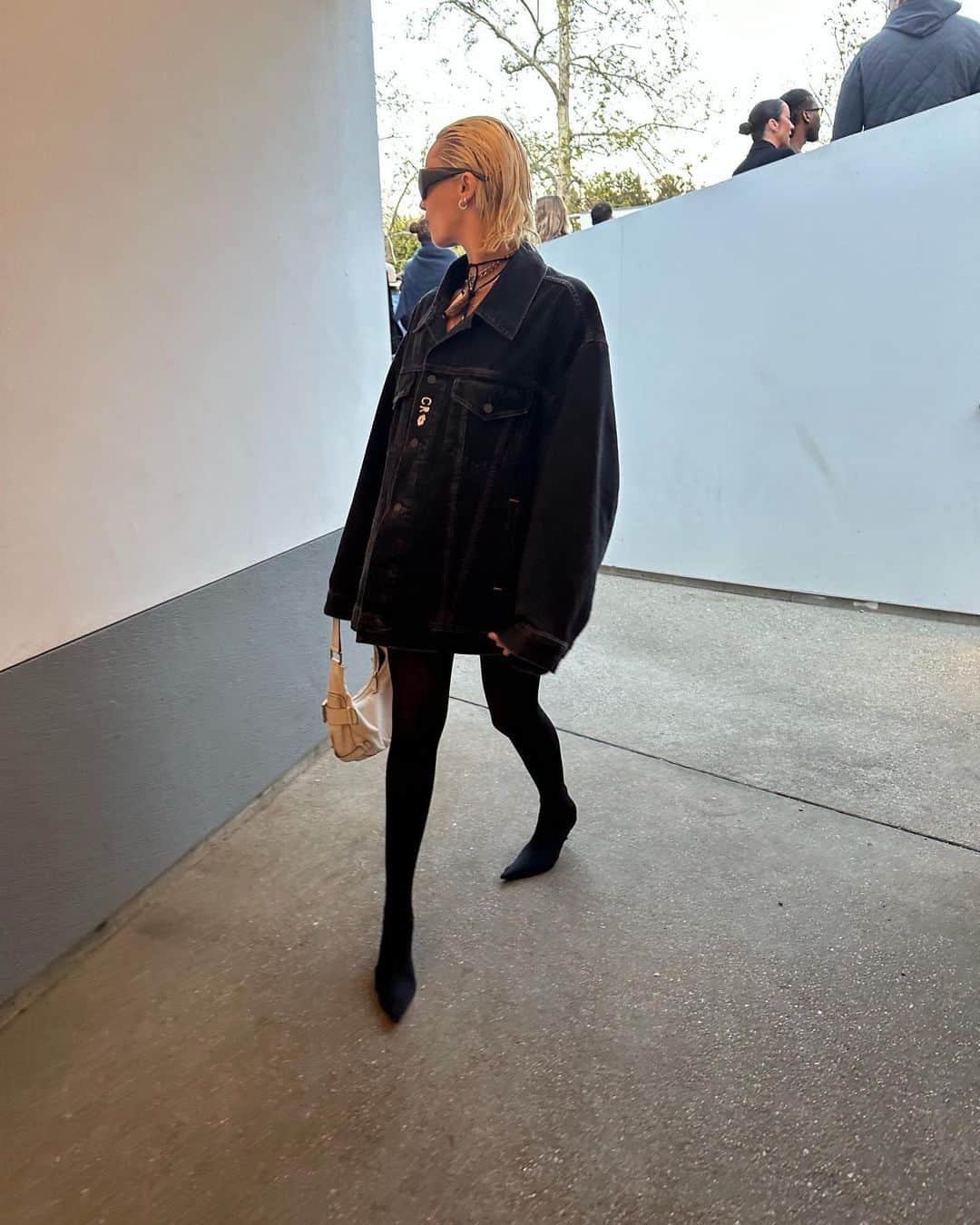ケイリン・ルッソのインスタグラム：「influx girli livin in an influx worldi」
