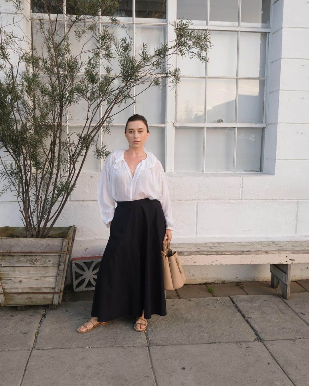 オレーシャ・ルーリンのインスタグラム：「Favorite bag, skirt, shirt, shoes … and bread if @gjustabakery would open and sell me a baguette.」