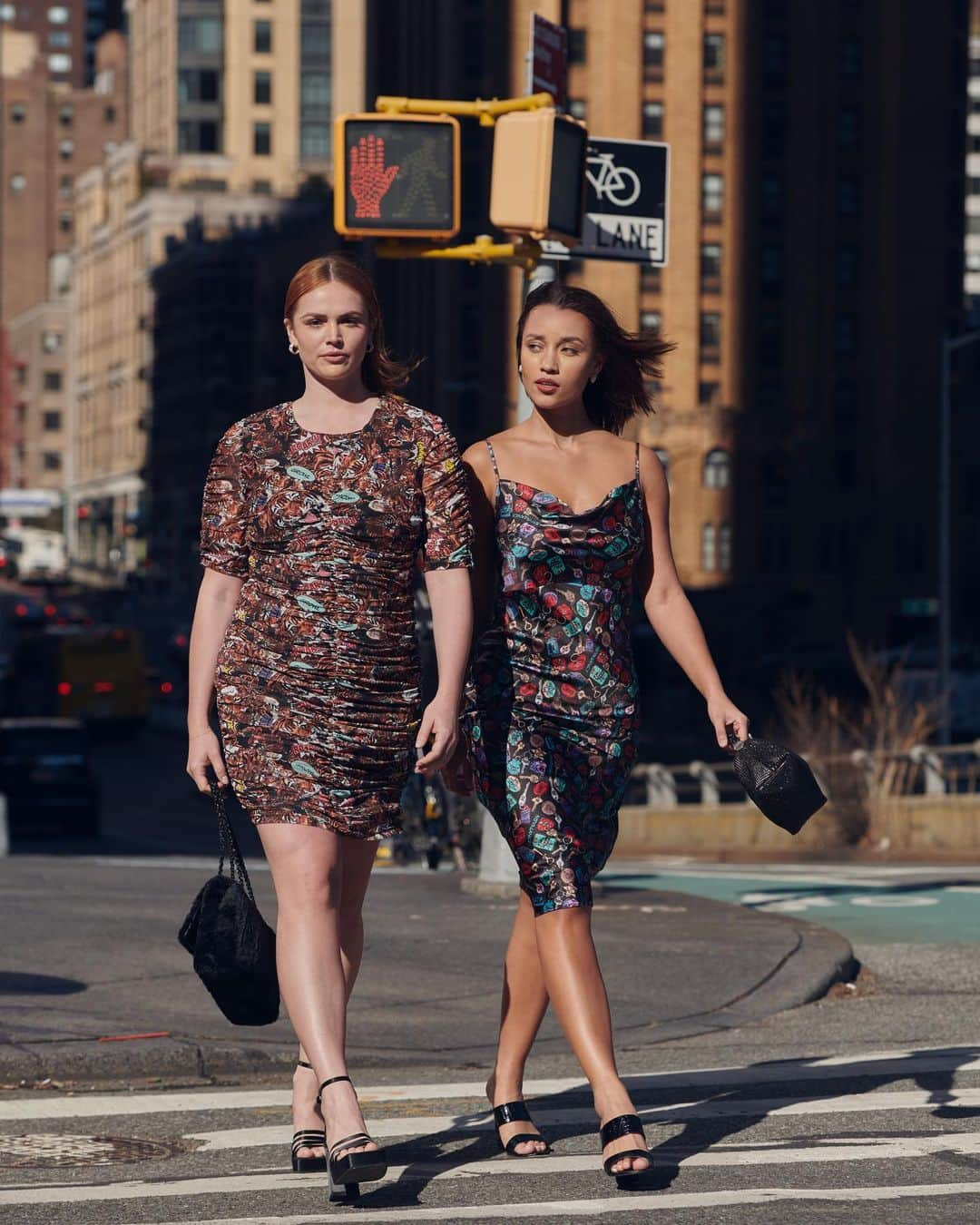 ニコールミラーのインスタグラム：「Work like it's Monday, dress like it's Friday. 💃 #NicoleMillerStyle   📸: @selwyn.tungol  H&MU: @dianiramos_makeup   #NicoleMiller #mondaymantra #mondaymotivation #nycstreetstyle #nycstyle #newyorkfashion #nycphotography #boldprints #streetstylelook #nycphotoshoot」