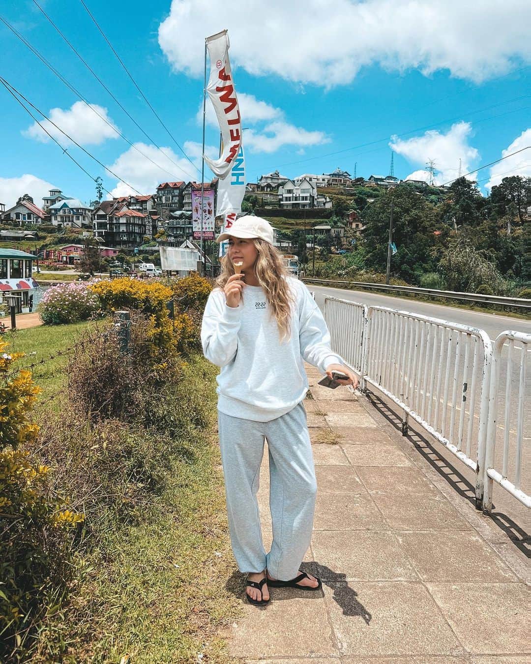 エレーナ・エレミナのインスタグラム：「It’s my vibe 🍦」