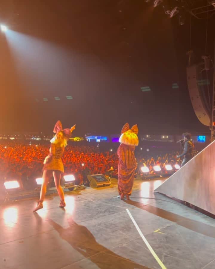 マディー・ジーグラーのインスタグラム：「coachella… wow. a true honor ❤️ thank you @labrinth thank you @siamusic i love you special humans an unexplainable amount !!!!」