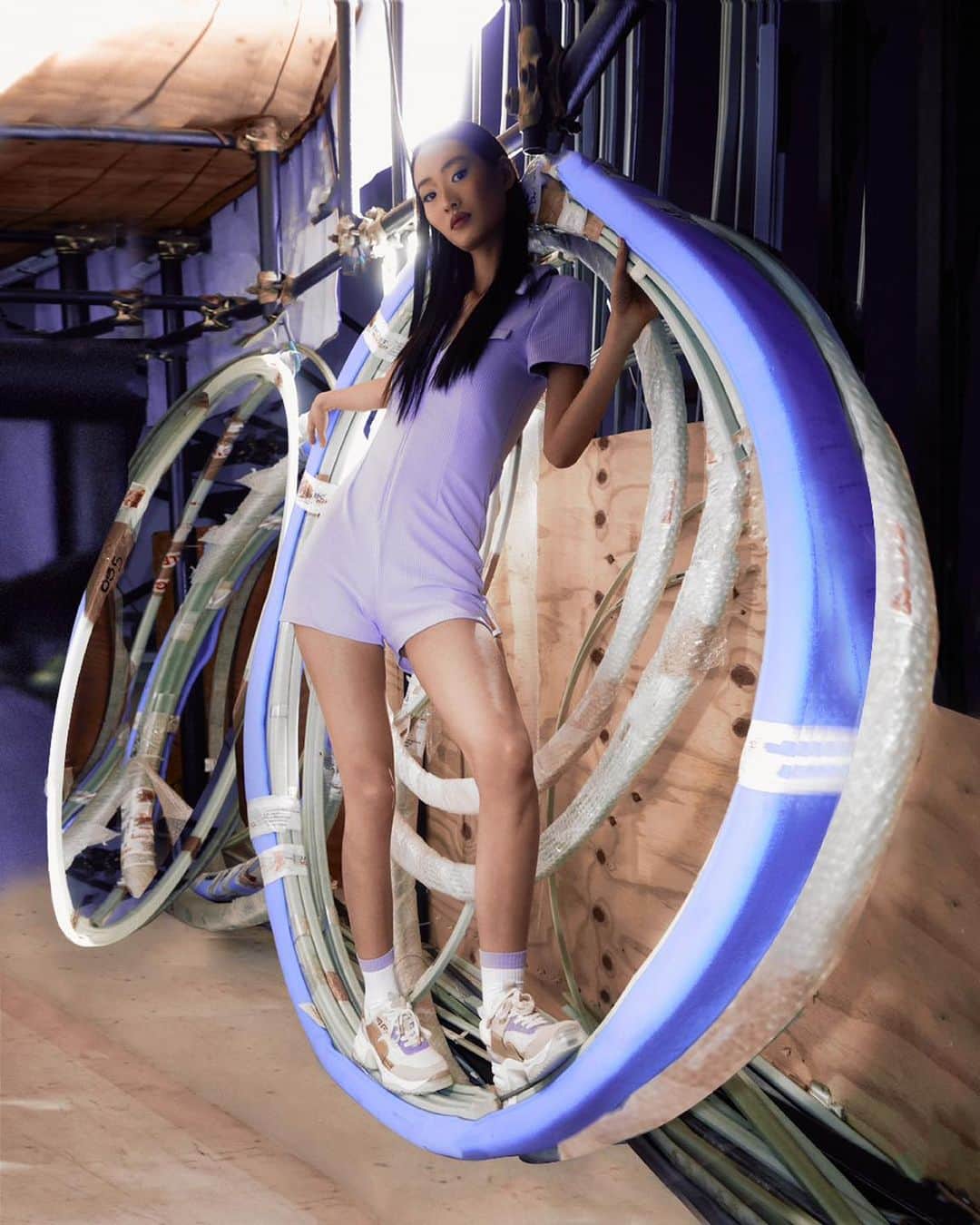 フォルナリーナのインスタグラム：「Sneakers are always a good idea. 💜  Explore Stoccolma online and in store. #fornarina #wearyourcrown」