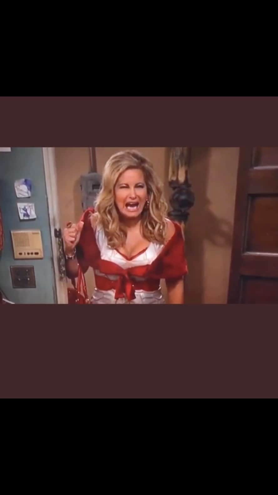 ベス・ベアーズのインスタグラム：「#monday scaries amiright? @jennifercoolidge is my entire vibe   @2brokegirls @katdenningsss baaaabiesss」