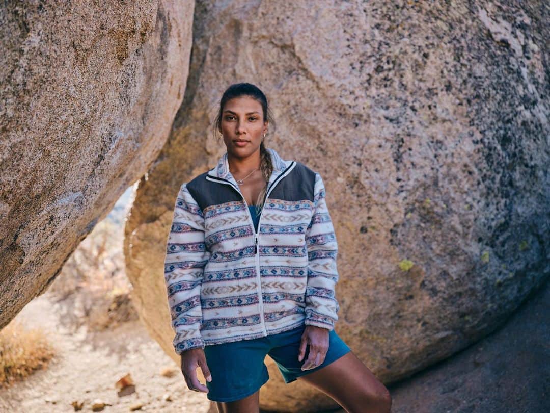 ミーガン・マーチンのインスタグラム：「I absolutely love throwing it back to the past with the 90s inspired @prana originals! I started climbing in the very early 2000s, so this is the style I grew up seeing. This collection creates such a fond nostalgia for me. Growing up in Florida I was lucky to find a climbing gym and become obsessed with this sport. When I started climbing I didn’t realize that this sport would become my life and I feel so lucky that it did 😍! #prAnaAdventurer #prAnaPartner」