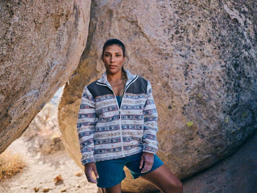 ミーガン・マーチンのインスタグラム：「I absolutely love throwing it back to the past with the 90s inspired @prana originals! I started climbing in the very early 2000s, so this is the style I grew up seeing. This collection creates such a fond nostalgia for me. Growing up in Florida I was lucky to find a climbing gym and become obsessed with this sport. When I started climbing I didn’t realize that this sport would become my life and I feel so lucky that it did 😍! #prAnaAdventurer #prAnaPartner」