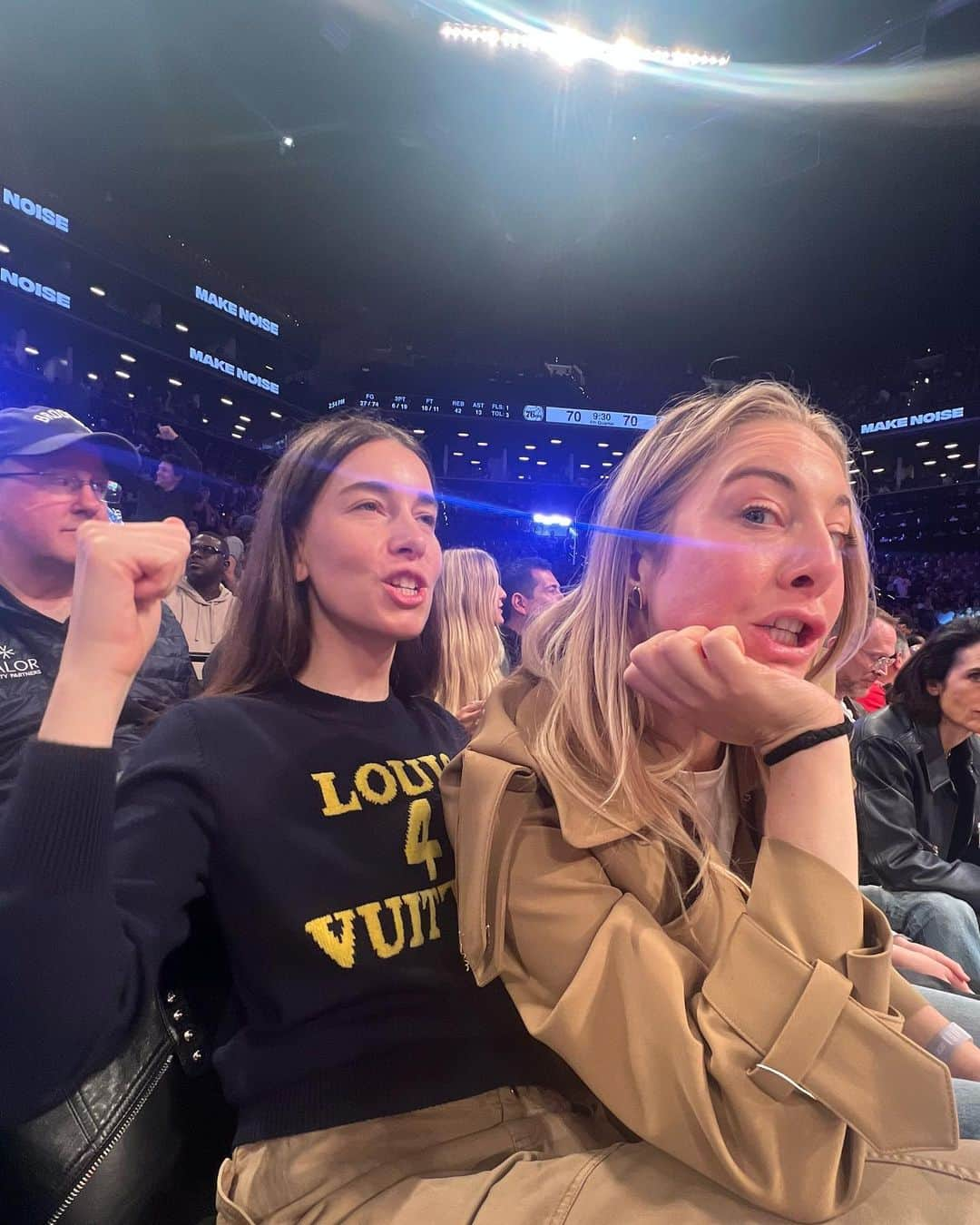 ハイムさんのインスタグラム写真 - (ハイムInstagram)「hi nyc should we move」4月25日 3時07分 - haimtheband