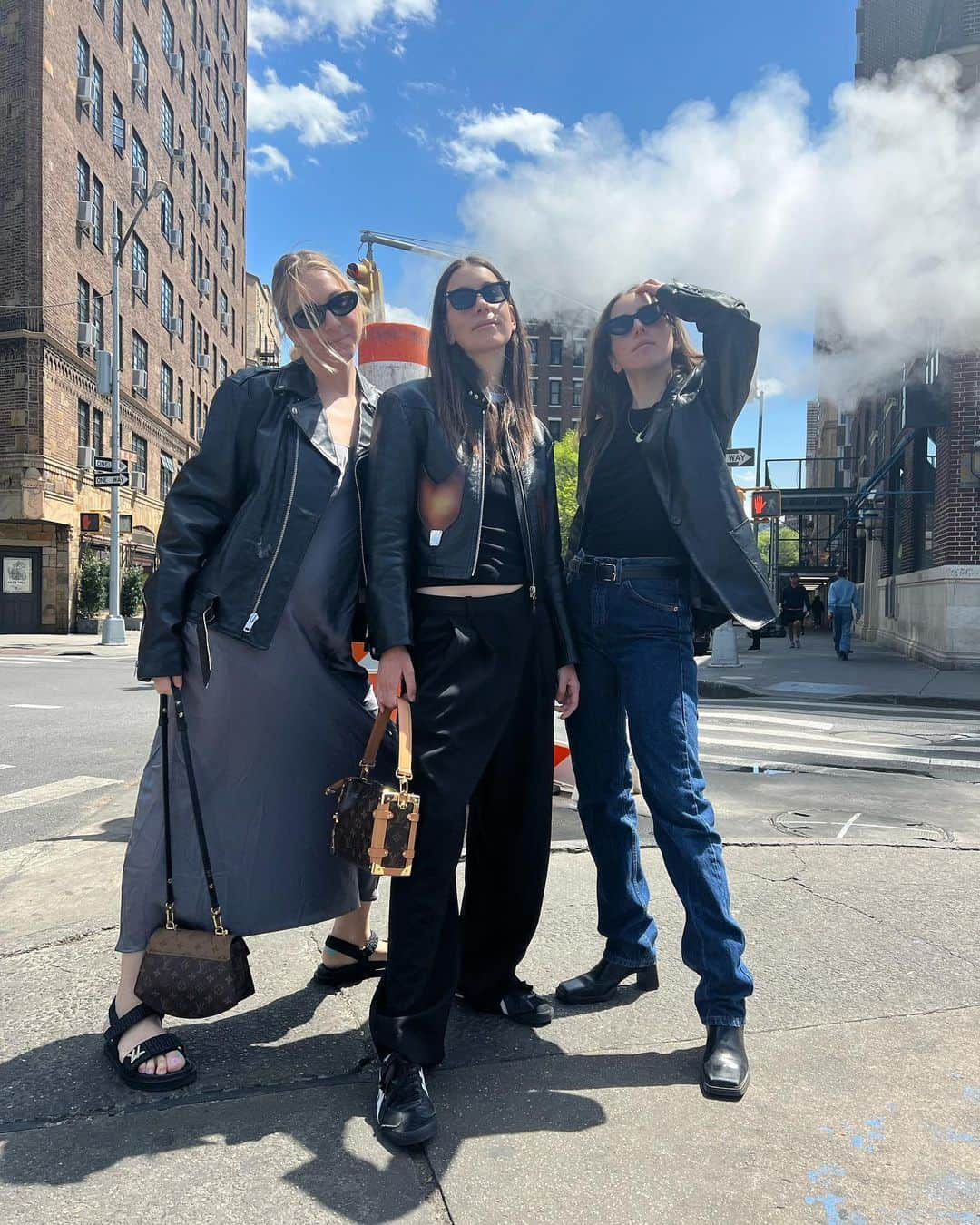 ハイムさんのインスタグラム写真 - (ハイムInstagram)「hi nyc should we move」4月25日 3時07分 - haimtheband