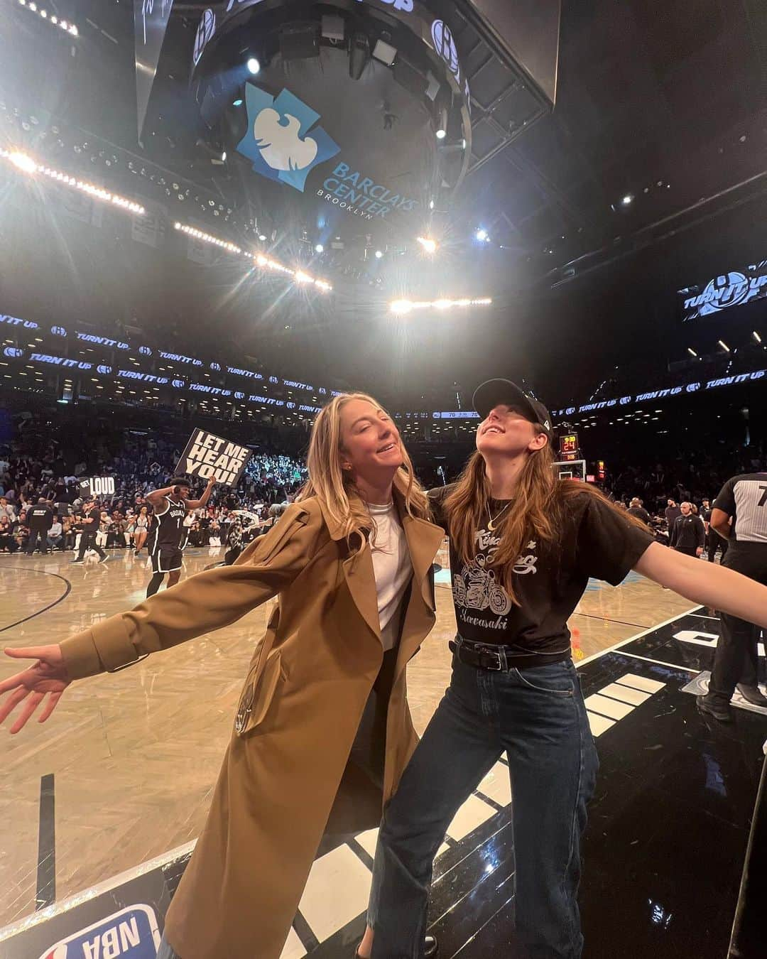 ハイムさんのインスタグラム写真 - (ハイムInstagram)「hi nyc should we move」4月25日 3時07分 - haimtheband