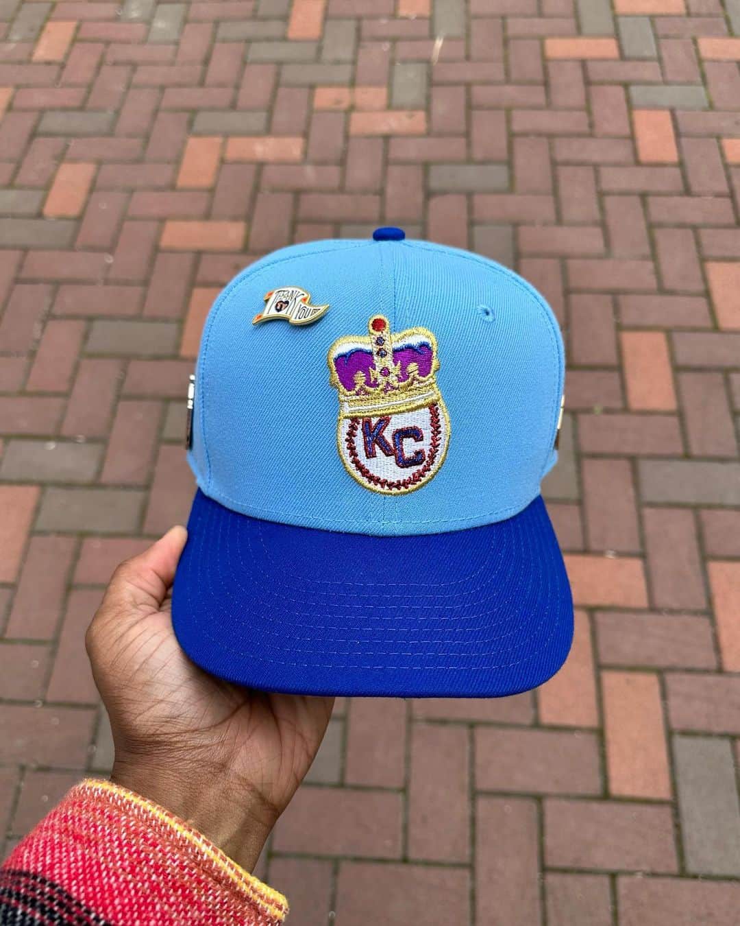 Mr. Tyさんのインスタグラム写真 - (Mr. TyInstagram)「#fotd my Kansas City Monarchs. Kinda wanted a turn back the clock feel on this one.  This logo hasn't been in the NE system as a fitted in over 15 years, so it was kinda cool that after my request it was put through.  The Royals two tone blue will def make this one a conversation piece when worn. From the side you'd think it's another Royals hat, but from the front it’s KC’s beloved Moarchs. Metallic red, mettalic blue, and metallic gold to gives it a regal feel for sure. No side patch needed, just clean and to the point!  I’ll have this one with me in KC April 29th! This will come with the “Thank You” KC pin inspired by the typography and graphics on display around the city. Other pins are my own that I snagged from the Negro League Museum in KC!  #capson #fittedcap #fittedfiend #teamfitted #kcfitted #thatfittedmean #stayfitted #59fifty #kc #kcmonarchs #igfittedcommunity #myfitteds #fittednation #neweracap #fittedfam #neweracaptalk #fittedsnob #stayfitted #newera #monarchs #kansascity #negroeleague #nlbm」4月25日 3時11分 - regularolty