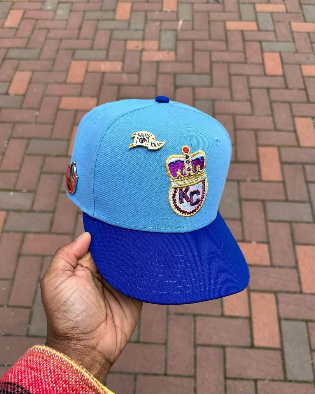 Mr. Tyさんのインスタグラム写真 - (Mr. TyInstagram)「#fotd my Kansas City Monarchs. Kinda wanted a turn back the clock feel on this one.  This logo hasn't been in the NE system as a fitted in over 15 years, so it was kinda cool that after my request it was put through.  The Royals two tone blue will def make this one a conversation piece when worn. From the side you'd think it's another Royals hat, but from the front it’s KC’s beloved Moarchs. Metallic red, mettalic blue, and metallic gold to gives it a regal feel for sure. No side patch needed, just clean and to the point!  I’ll have this one with me in KC April 29th! This will come with the “Thank You” KC pin inspired by the typography and graphics on display around the city. Other pins are my own that I snagged from the Negro League Museum in KC!  #capson #fittedcap #fittedfiend #teamfitted #kcfitted #thatfittedmean #stayfitted #59fifty #kc #kcmonarchs #igfittedcommunity #myfitteds #fittednation #neweracap #fittedfam #neweracaptalk #fittedsnob #stayfitted #newera #monarchs #kansascity #negroeleague #nlbm」4月25日 3時11分 - regularolty