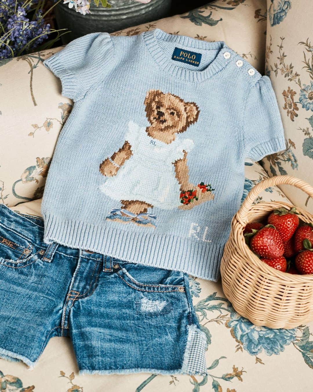 Polo Ralph Laurenさんのインスタグラム写真 - (Polo Ralph LaurenInstagram)「Our latest #RLKids cotton knitwear arrives for the season in pastel shades featuring our beloved #PoloBear.  See more #PoloRLStyle via the link in bio.  #PoloRalphLauren」4月25日 3時11分 - poloralphlauren