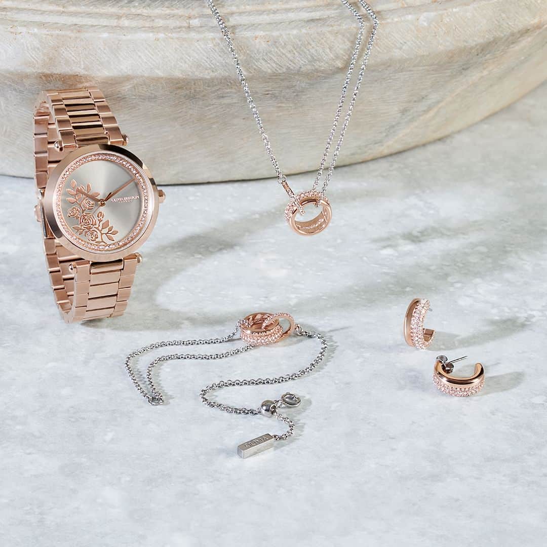 のインスタグラム：「A full rose-gold look? We'll take one of each.💞  Tap to shop.」