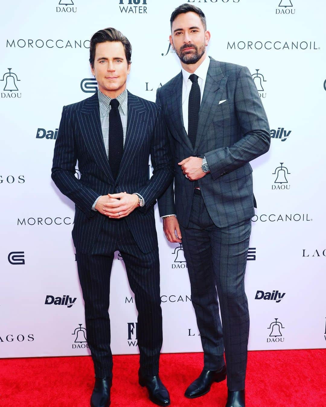マット・ボマーのインスタグラム：「Congratulations @warrenalfiebaker on the well deserved Men’s Stylist of the Year Award from @dailyfrontrow ! Also: congratulations on being 6’5. Thank you for everything my friend! 💇‍♂️: @joannapford」