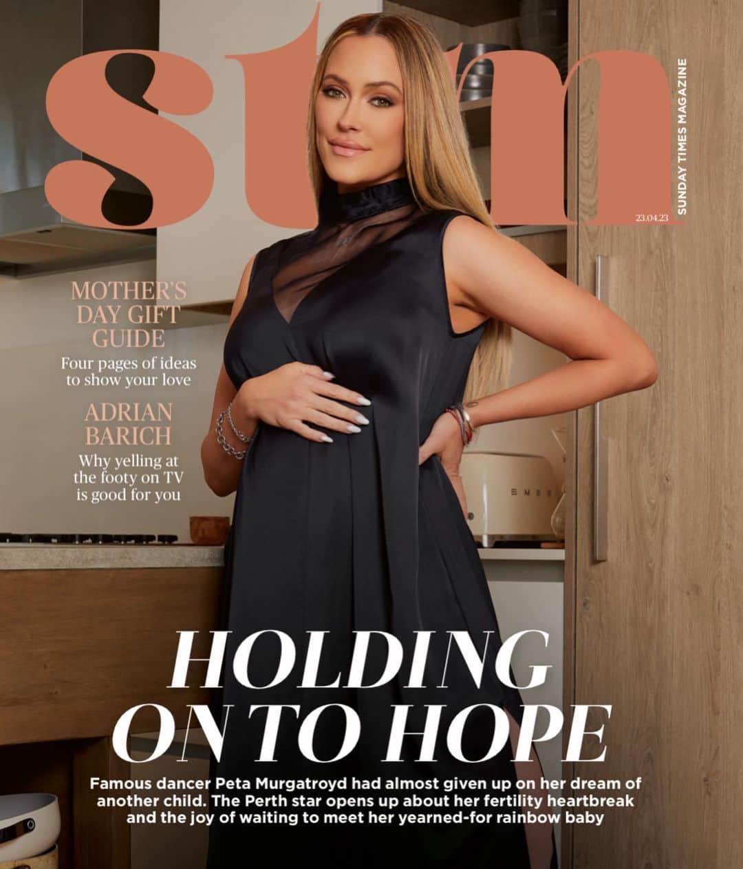 Peta Murgatroydのインスタグラム：「Thank you @stmperth for the April cover.   I grew up seeing this magazine on our coffee table every weekend in Australia. It’s a big deal and I was taken aback when my PR told me they reached out. What an honor it was to be able to shoot 28 weeks pregnant for this publication and share my story with the place I call home. Australia you will always have a huge piece of my heart ❤️  Photography: @whereisrowandaly  Styling: @styledbylmc  Makeup: @domdella  Hair: @laurarugetti」