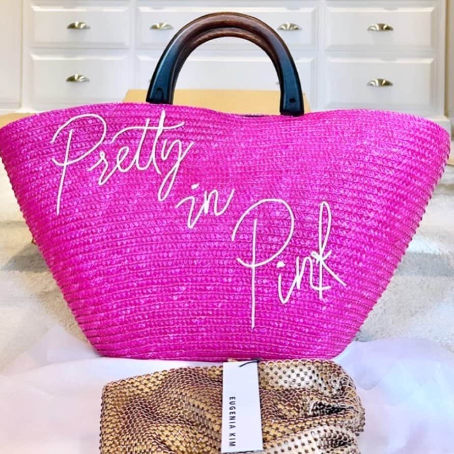 ユージニア キムのインスタグラム：「It’s the kind of bag we want as home decor 💗」