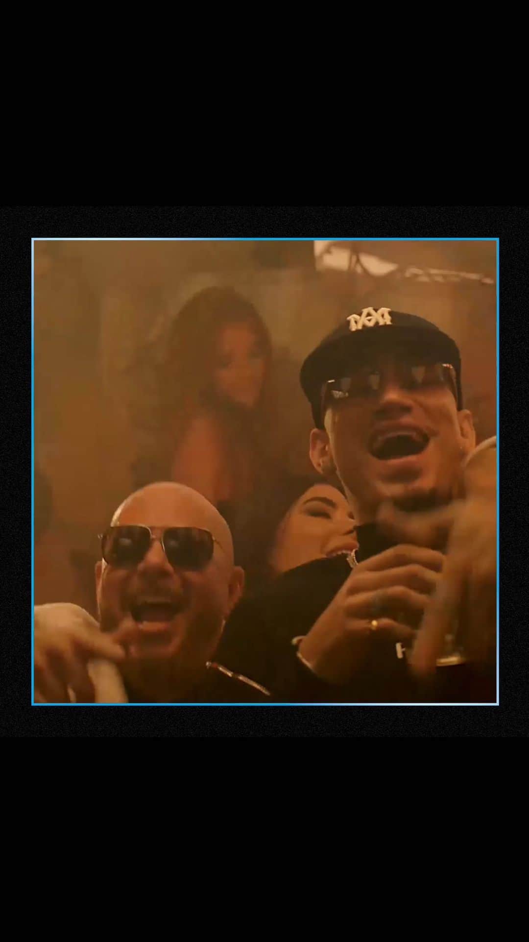ピットブルのインスタグラム：「ME PONE MAL video out now w/ @omarcourtz daleeee」