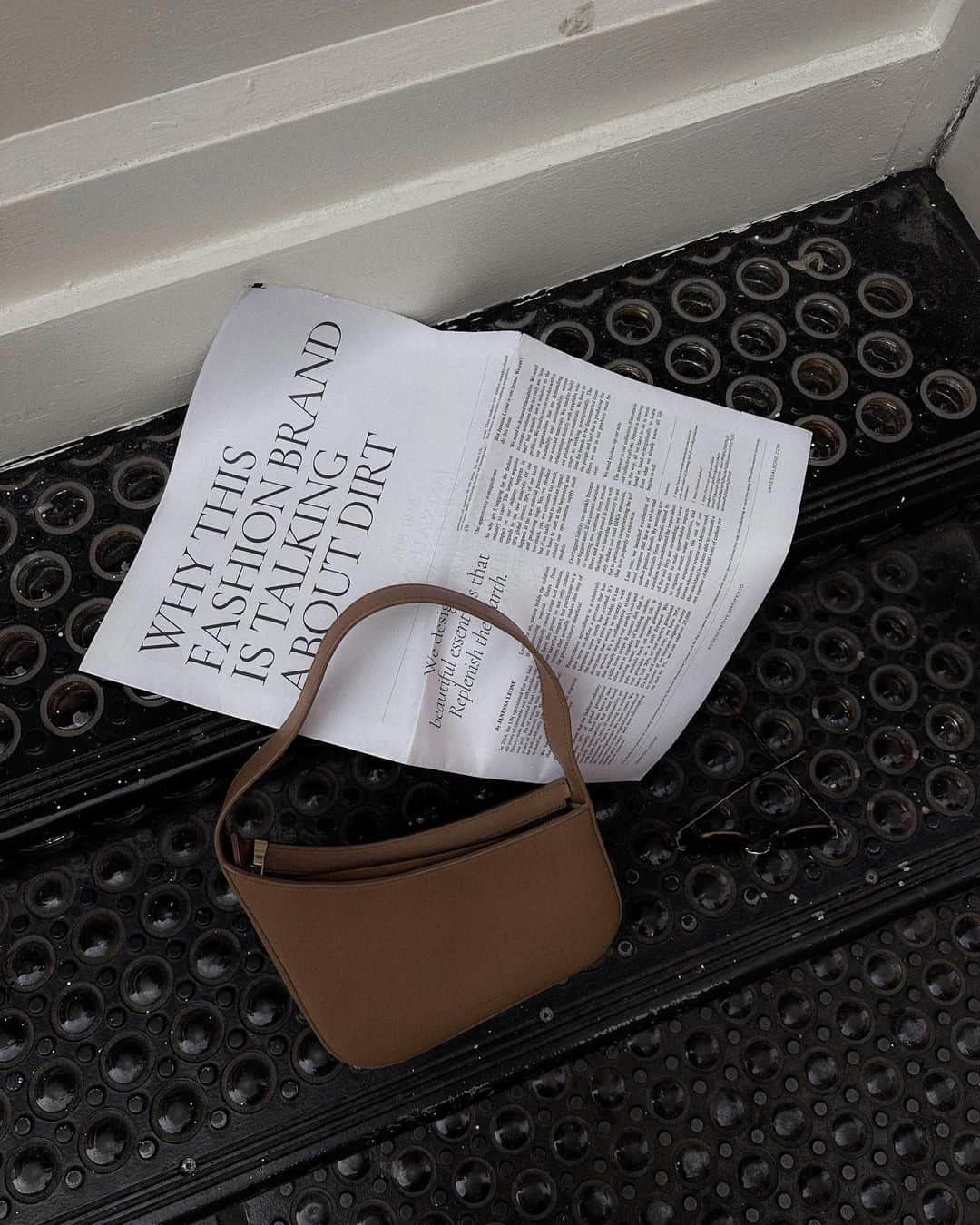 JanessaLeoneのインスタグラム：「WHY WE ARE TALKING ABOUT DIRT ___ Read our 2030 impact goals + manifesto online now.」