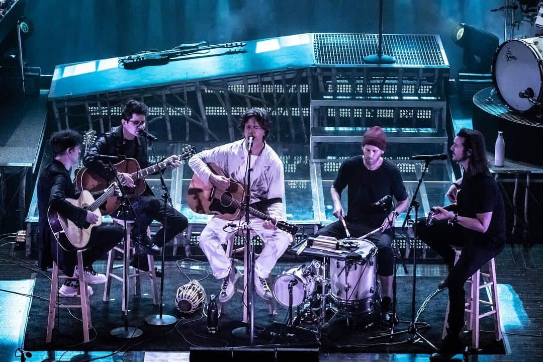 のインスタグラム：「What was your favorite song in the acoustic set?」