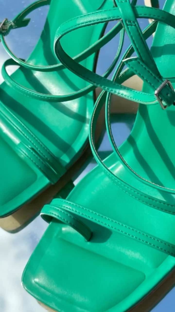 ゲスのインスタグラム：「The Bolten Strappy Stiletto Heels in light green have entered the chat 💚 #GUESSFootwear」