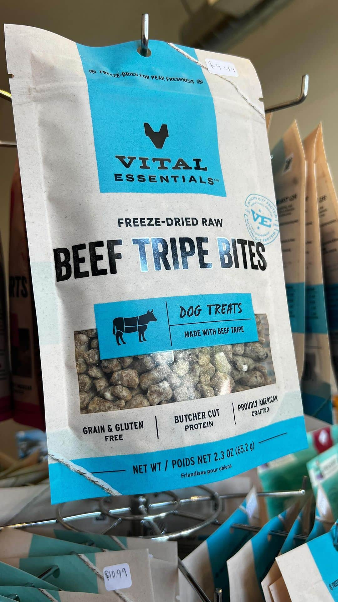 Dogs by Ginaのインスタグラム：「New freeze dried bites from @vitalessentialsraw ready to take home!」