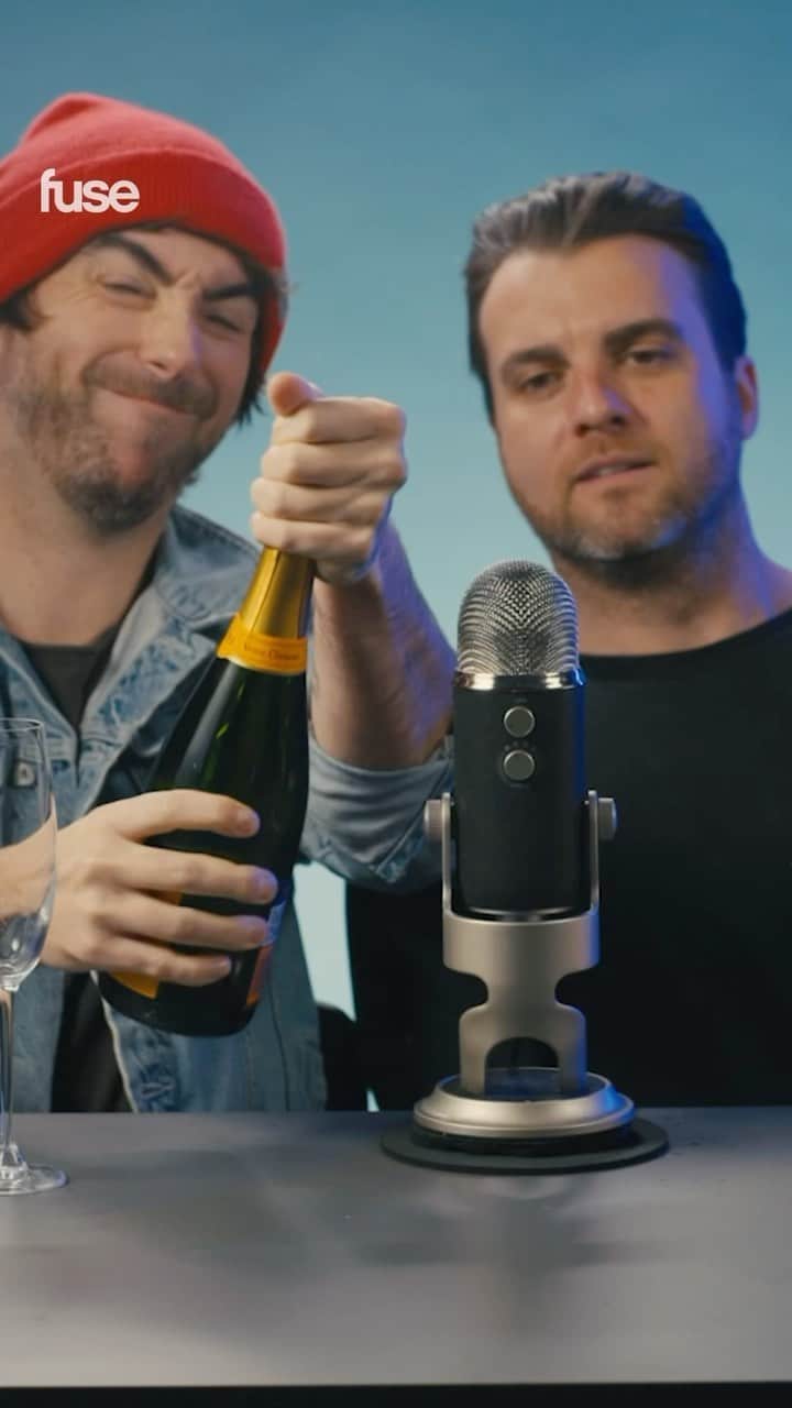 All Time Lowのインスタグラム：「Cheers? Check out our full Mind Massage episode on @fusetv now🍾」