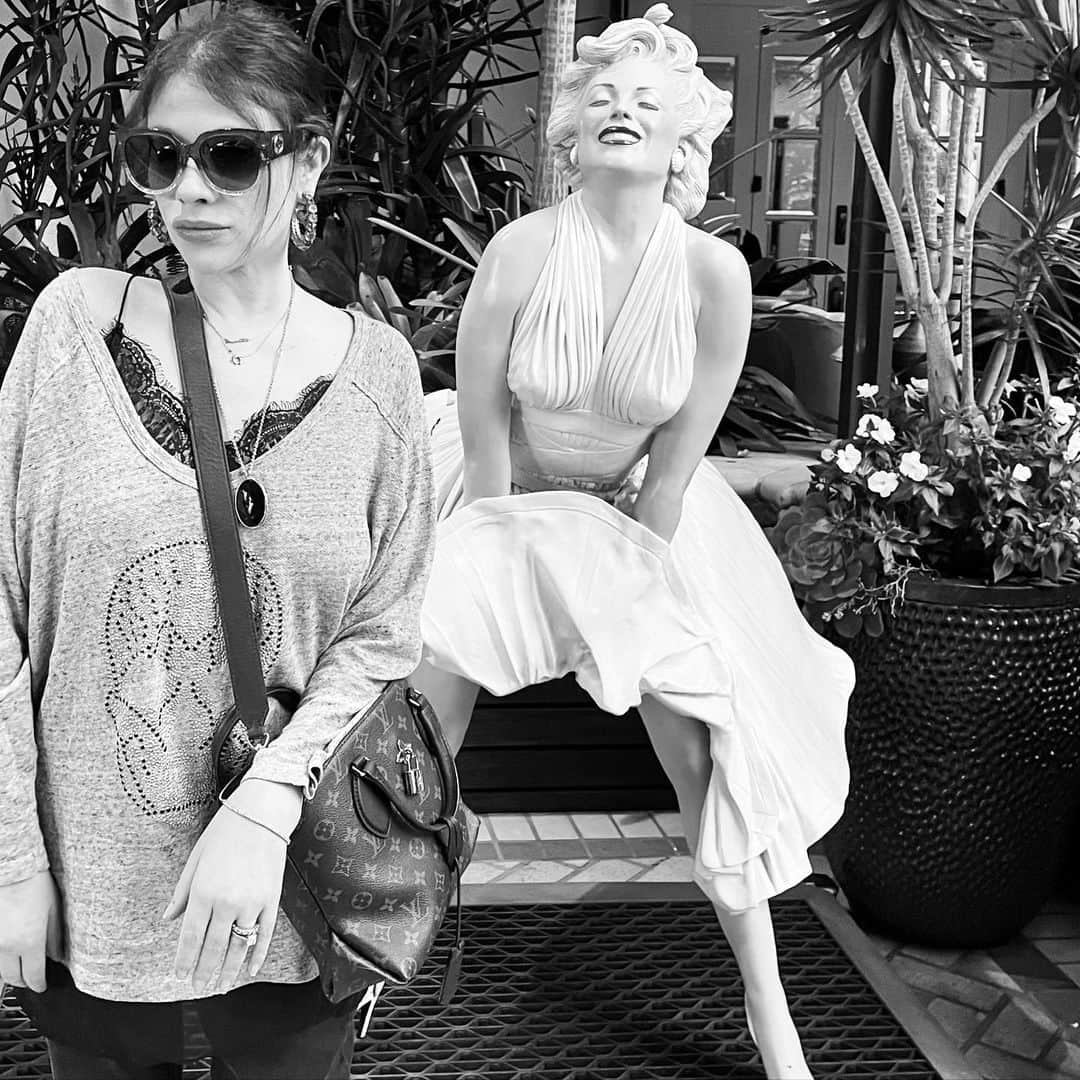 ミシェル・トラクテンバーグのインスタグラム：「Mondays with Marilyn ✨ #hollywood」