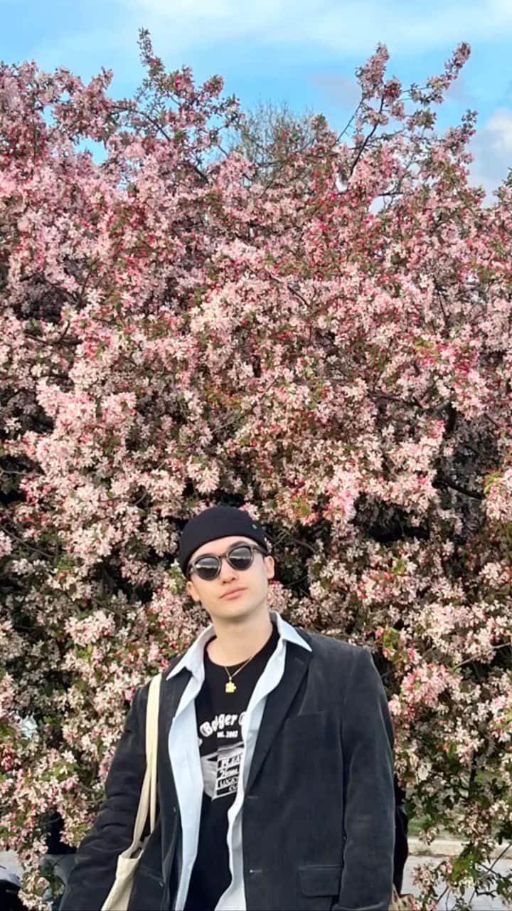 マリウス葉のインスタグラム：「Sunday at Mauerpark 🫶 Berliner Spring 🌱🌸🌿」