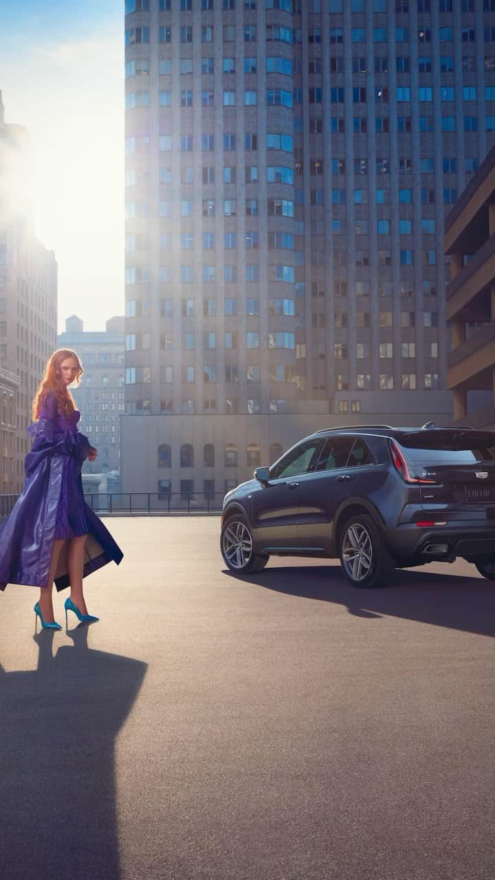 キャデラックのインスタグラム：「Vibes from day ‘til night. #BeIconic #XT4」