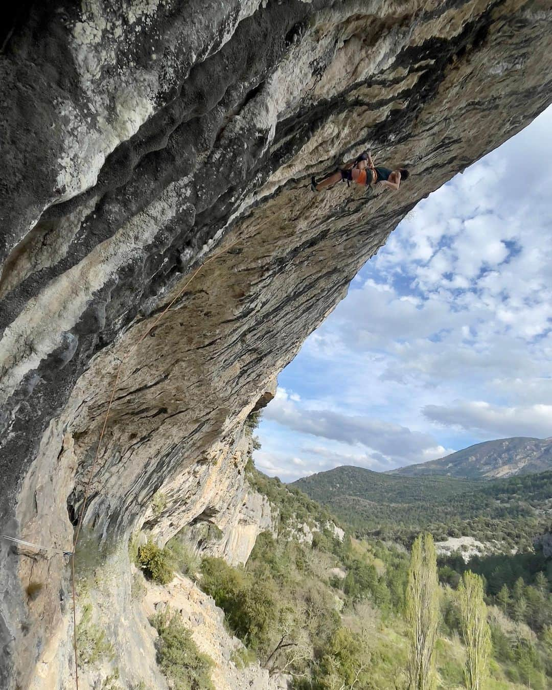 ニナ・カプレツのインスタグラム：「So I just spent another week in paradise saint léger, together with my family (and two new pairs of kneepads).  I’m always amazed to see how much the outdoors are affecting our life in a positive way. I know that many of you went through this experience, cragging with kids, but it’s my topic right now. Climbing feels Iike before Lia, the only thing I’m having a hard time with, is trying a hard project. So far I prefer to tick lines which I can send in a day or maximum two, since I never know how much time and energy I can and want to invest. I choose the “easy” way for the moment to avoid frustration and egoism.  I became a consistent 8a+ climber and I’m fine with that! 😉  #scarpaclimb #julboathlete  @arcteryx @petzl_official @scarpaspa @namuk @julbo_eyewear」